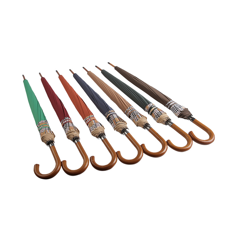 傘の生地にはどのような素材がよく使われているのでしょうか？